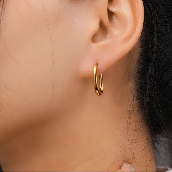 Oval Hoop Earrings, 18K Gold Plated U-Shaped Hoop Earrings - Picture 4 of 5